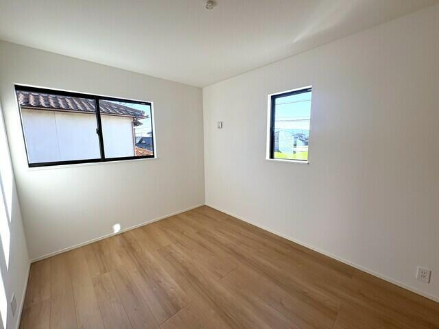 仲介手数料無料）愛西市西川端町川原前０１期　1号棟の洋室