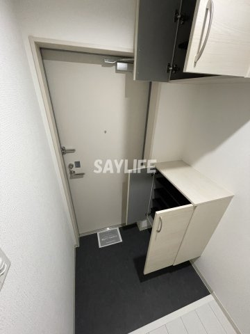 D porta Damreyの玄関