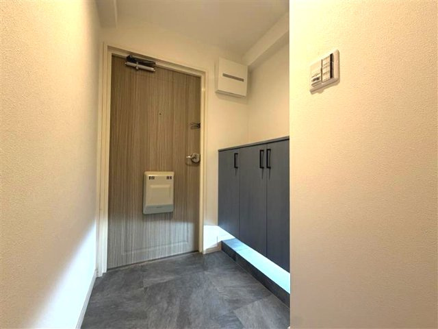 半田市堀崎町　コープ野村半田弐号棟の玄関