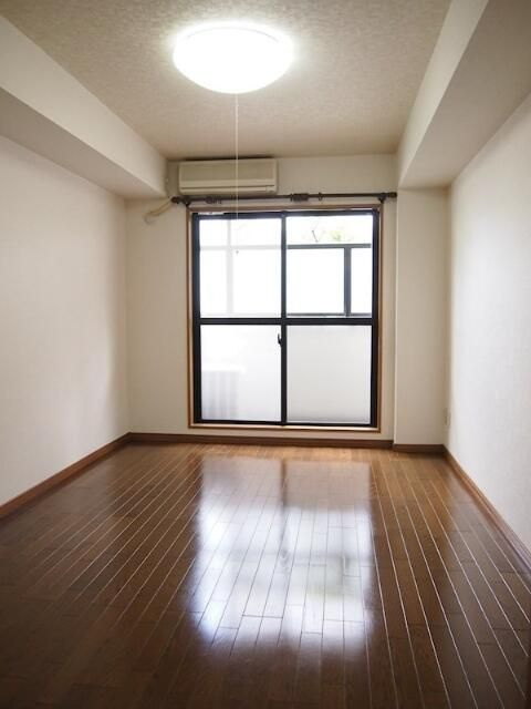 ルーブル三軒茶屋の居間・リビング