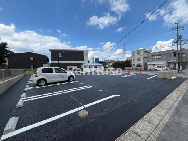 グリーンメゾンⅤの駐車場|外観写真（昼）