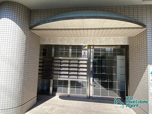 ロイヤル上京のエントランス
