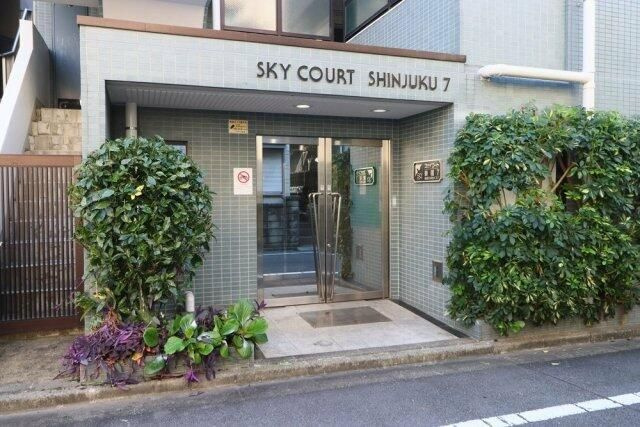 スカイコート新宿第７のエントランス