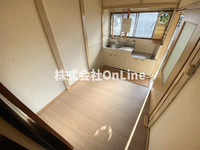 恩智中町2丁目貸家の玄関