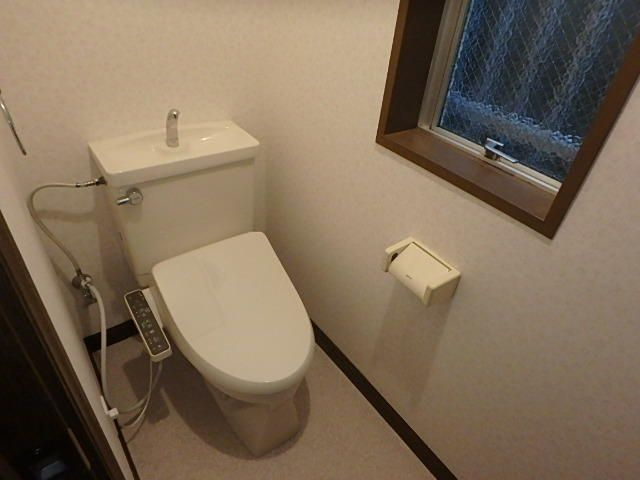 渋谷区東２丁目貸家のトイレ