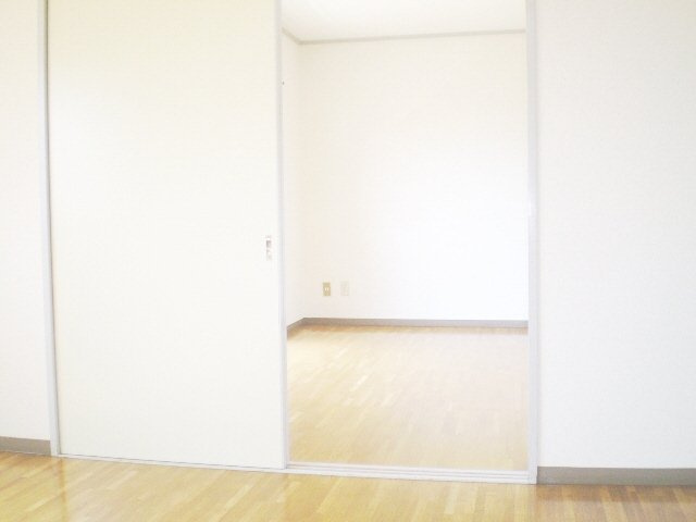 グリーンヒル夏見Ⅰの展望|2面バルコニーの為明るい室内