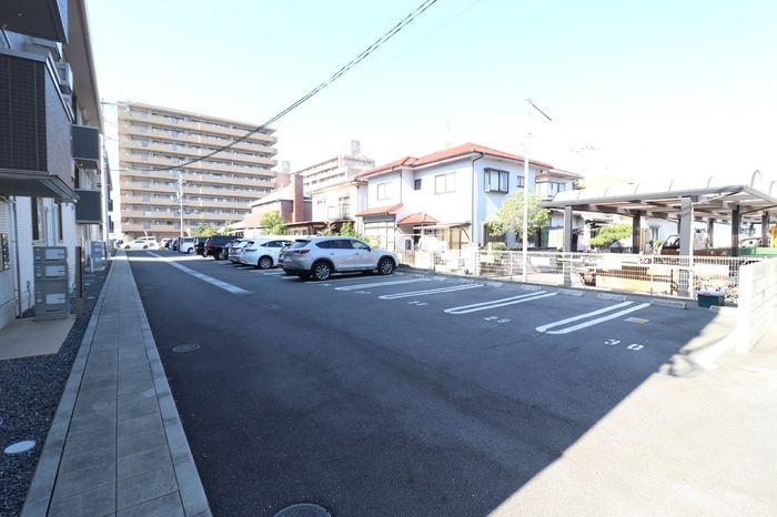 サニーフラット西市　A棟の玄関