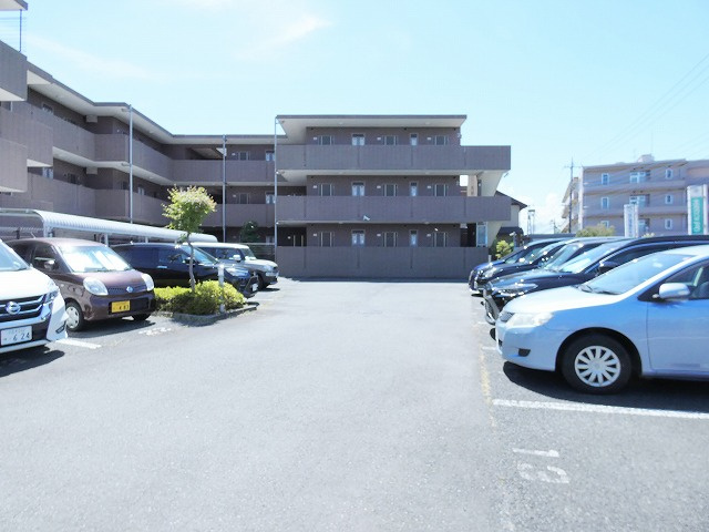 C's ManganjiⅡの駐車場