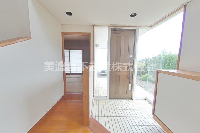 ６７２８９　瑞穂市美江寺中古戸建ての玄関