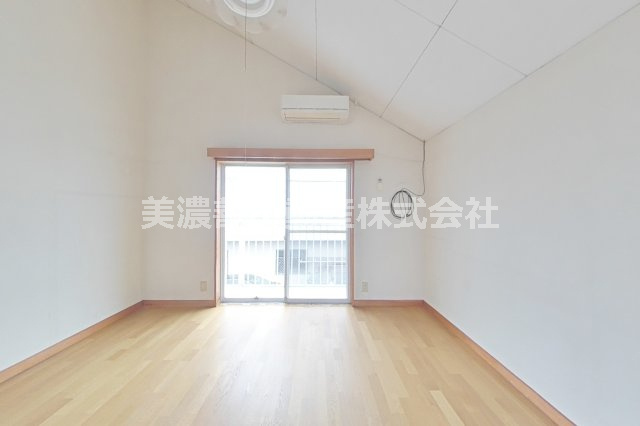 ６７２８９　瑞穂市美江寺中古戸建ての洋室