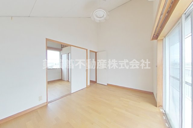 ６７２８９　瑞穂市美江寺中古戸建ての洋室