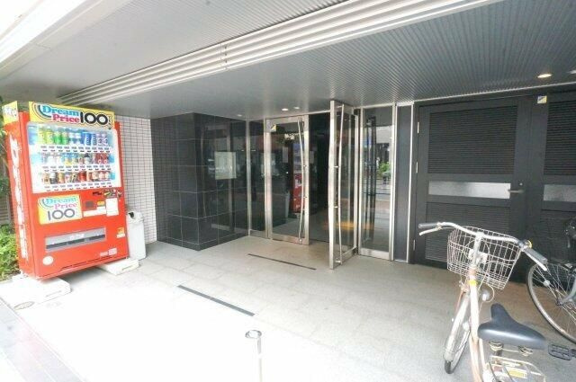 リライア浅草のエントランス