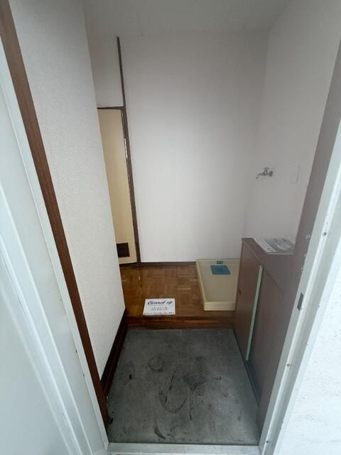 ハイシティビルの玄関