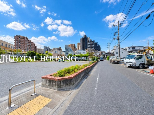 【前面道路含む現地写真】 | 稲城市東長沼　新築戸建　全2棟