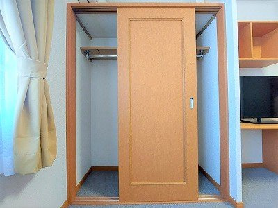 レオパレス今古賀の内装|収納付きベッド
