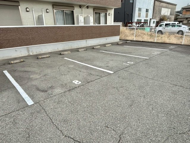 コゥジィーコートの駐車場