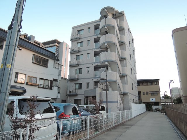 メゾンローリエの外観