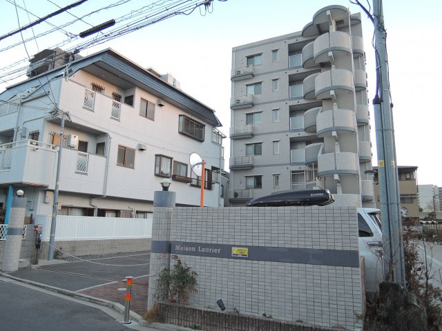 メゾンローリエの外観
