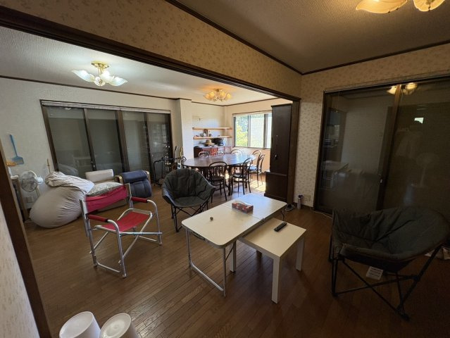【北杜市大泉町西井出】家庭菜園つきの２世帯住宅の居間・リビング|２階
