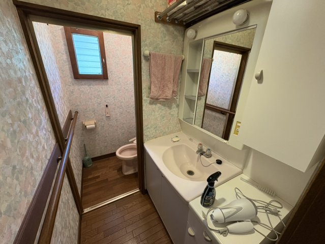 【北杜市大泉町西井出】家庭菜園つきの２世帯住宅の洗面所|２階
