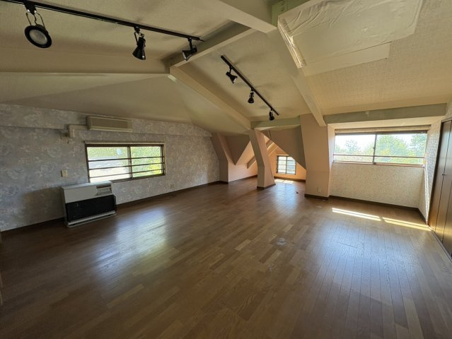 【北杜市大泉町西井出】家庭菜園つきの２世帯住宅の洋室|３階の部屋
