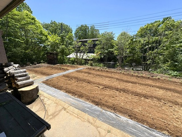 【北杜市大泉町西井出】家庭菜園つきの２世帯住宅の庭