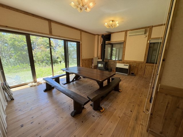 【北杜市大泉町西井出】家庭菜園つきの２世帯住宅の居間・リビング