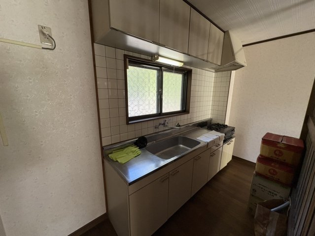 【北杜市大泉町西井出】家庭菜園つきの２世帯住宅のキッチン