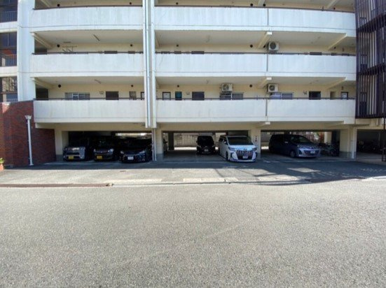 阪本ハイツの駐車場