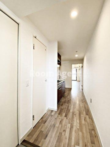 N apartmentの玄関