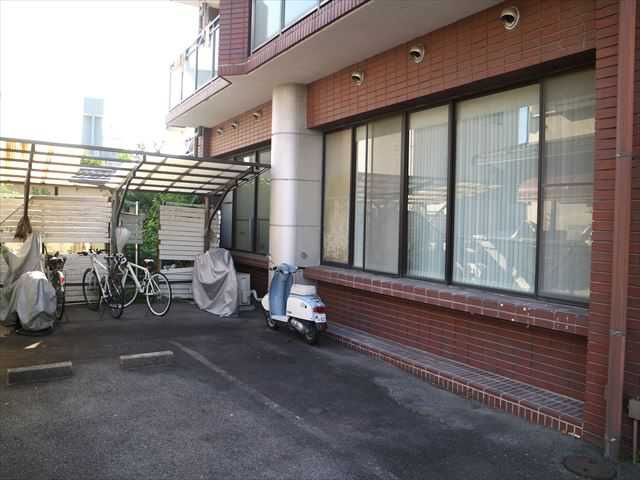 ベルメゾン極楽の駐車場