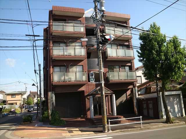 ベルメゾン極楽の外観