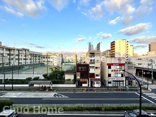 サニーハウス東陽町の展望|手を伸ばせば、ふれることが出来そうな環境が、そのままインテリアになったような印象です。その豊かな眺望にふさわしい空間には、通風・採光にも優れ、心地よい光と風があふれています