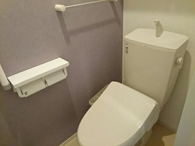 コンパクトで使いやすいトイレです