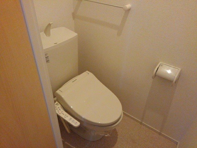 ゆったりとした空間のトイレです