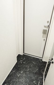 横浜市都筑区勝田南１丁目のアパートの玄関