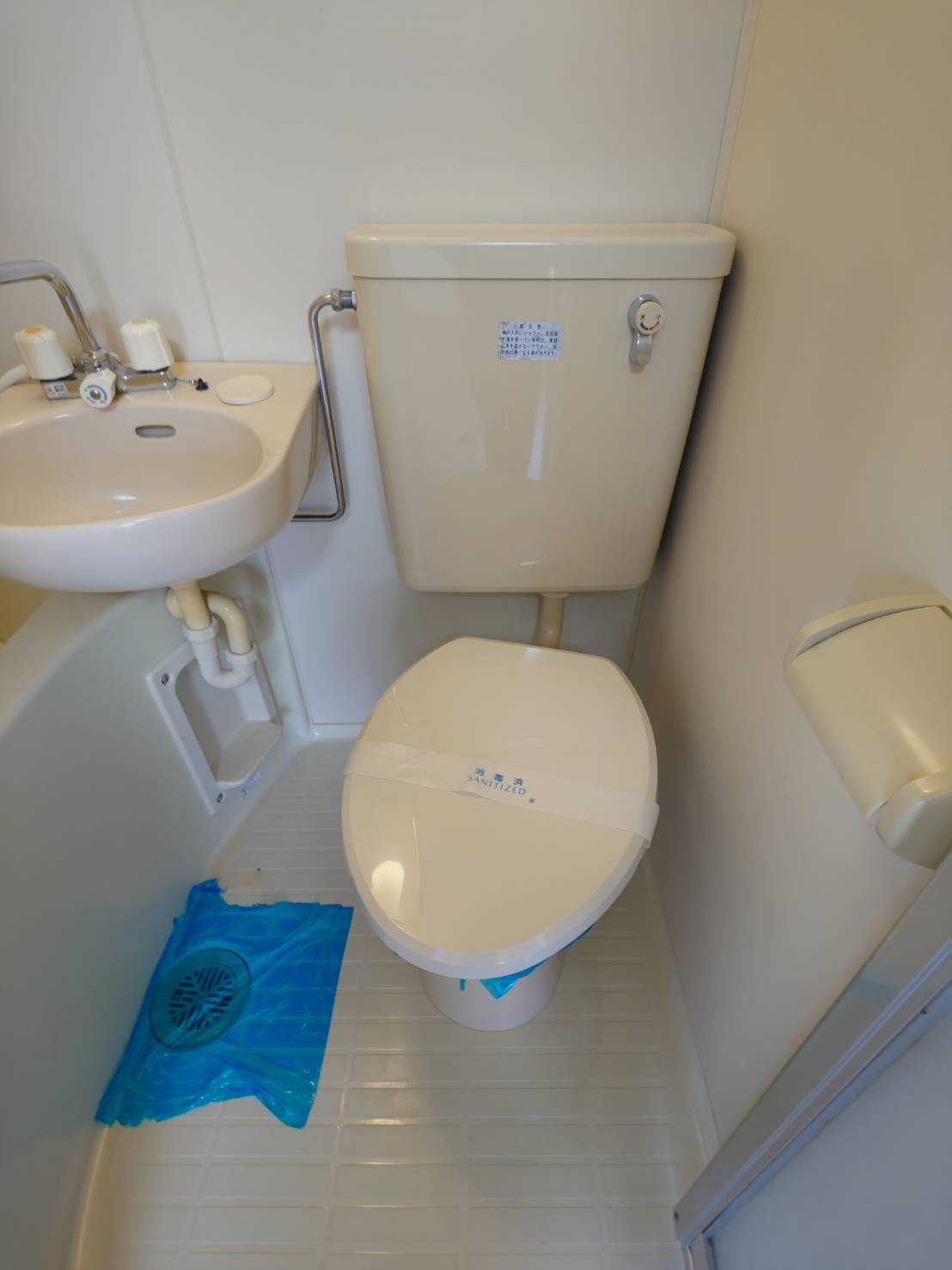 落ち着いた色調のトイレです