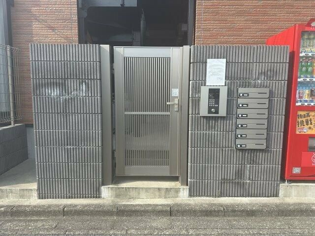 ベイルーム中山グランデのエントランス