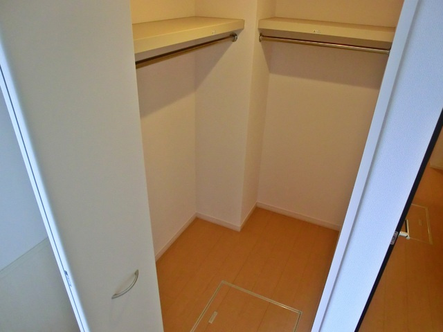 Ｄ－ｒｏｏｍエクウスの収納|収納力のあるウォークインクローゼットです！