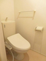 落ち着いた色調のトイレです