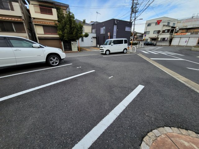 グランデスの駐車場