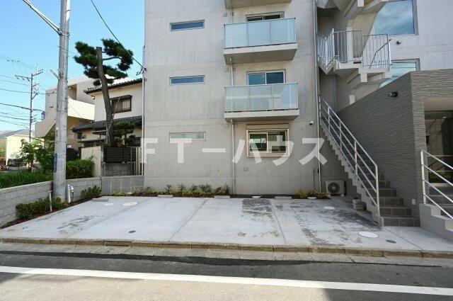 ＣＬＩＶＩＡ市川真間の駐車場