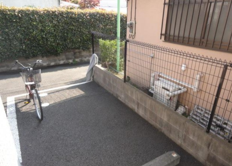 八王子市暁町１丁目のアパートの駐車場
