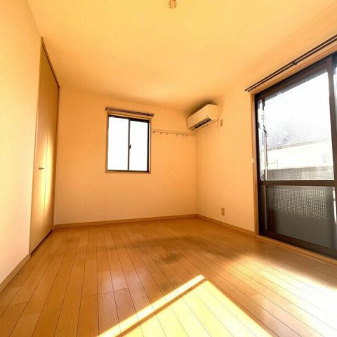 八王子市暁町１丁目のアパートの居間・リビング