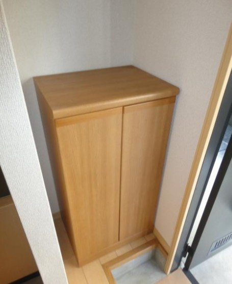 八王子市暁町１丁目のアパートの玄関