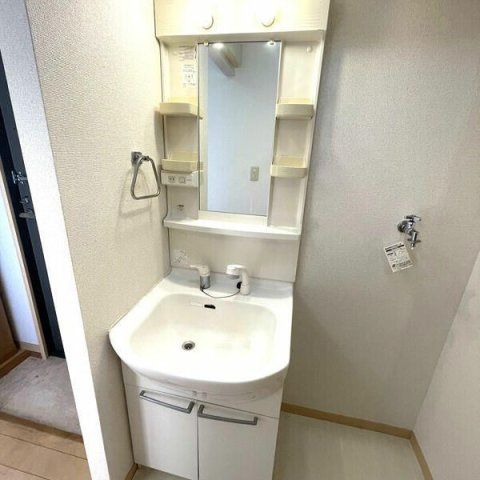 八王子市暁町１丁目のアパートの独立洗面台