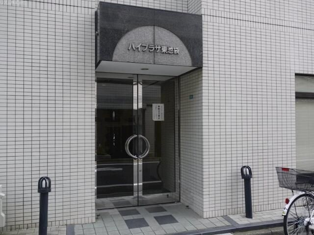 ハイプラザ東池袋のエントランス