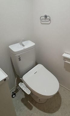 横浜市保土ケ谷区西久保町のアパートのトイレ