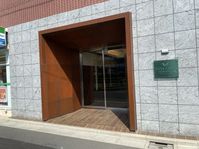 ヴォーガコルテ中村橋のエントランス