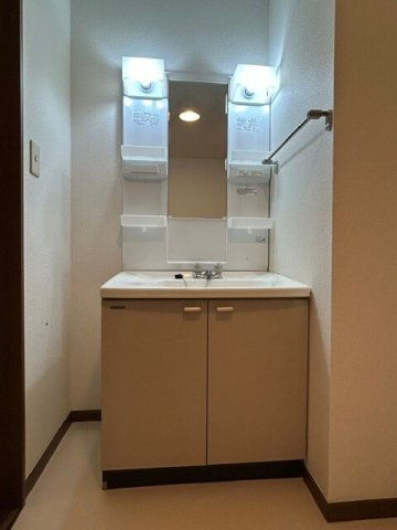明るい洗面所です